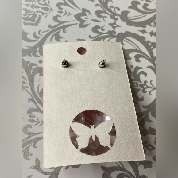 Silver rhistone and white acrylic pearl pendant earrings - Picture 6 of 8